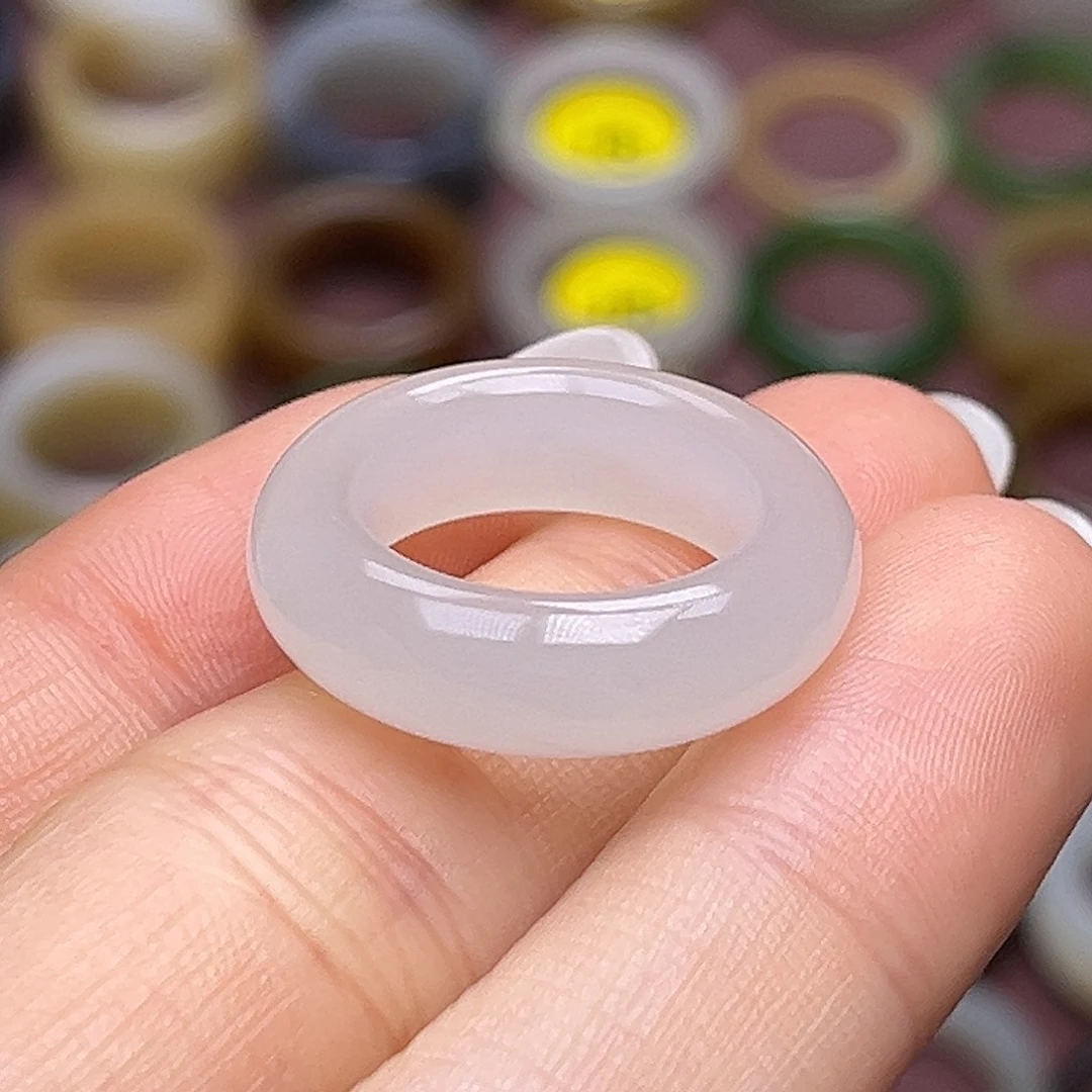 飞***毯和田玉未镶嵌戒指