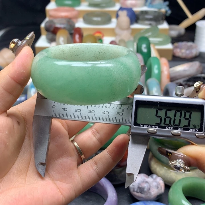 未镶嵌手镯石英质玉