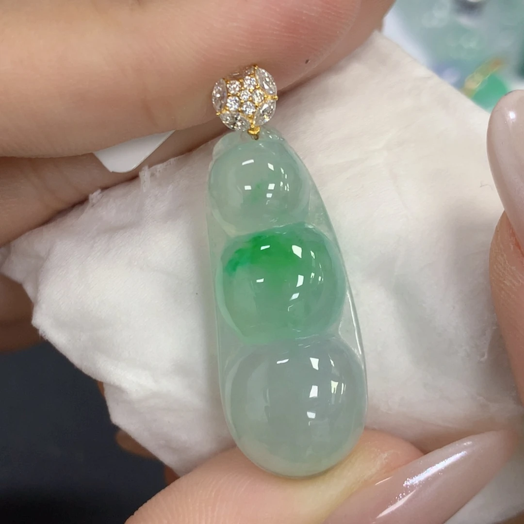 颈饰18K金镶嵌翡翠