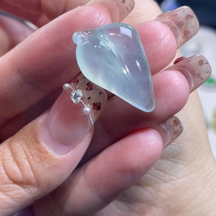 翡翠未镶嵌颈饰叶子