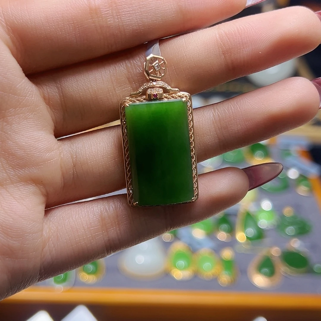 和田玉18K金镶嵌吊坠(赠链)