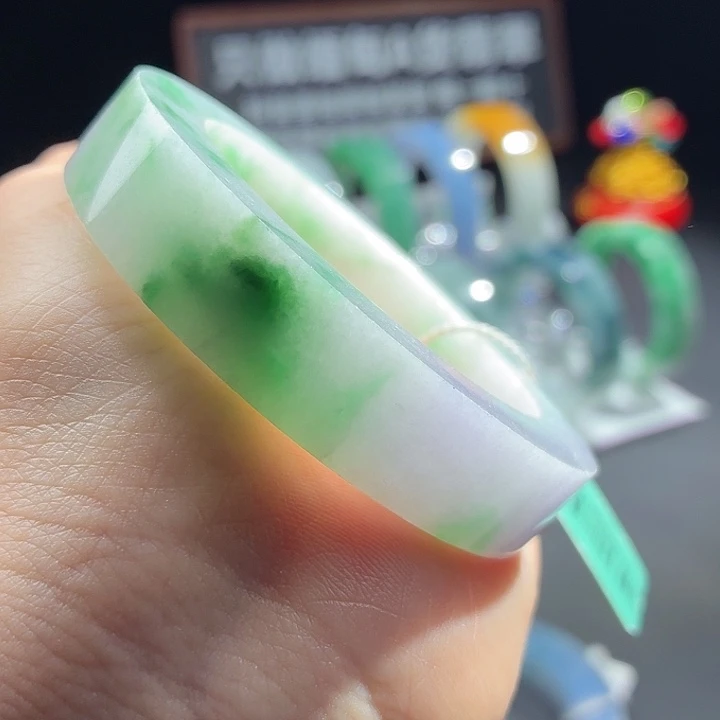 定制翡翠未镶嵌翡翠手镯