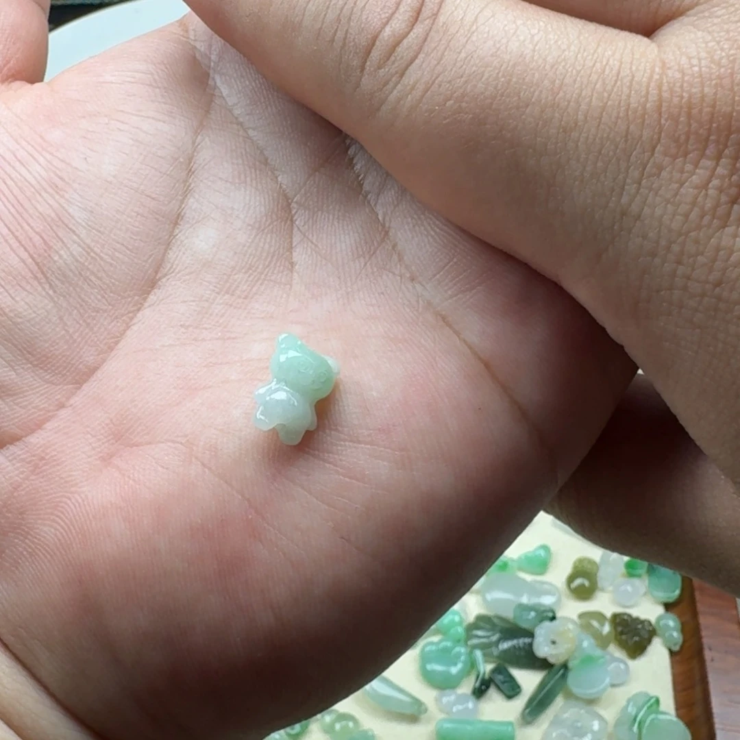 翡翠未镶嵌颈饰出***仙