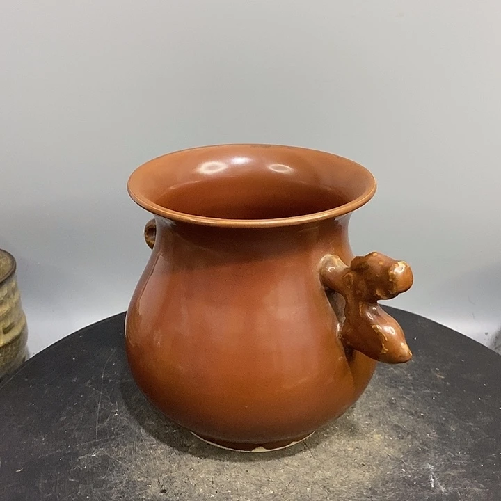 定窑双龙尊造型美观