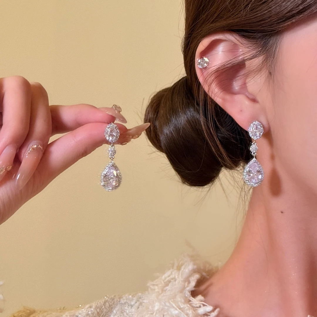 铜合金合成锆石耳饰 温莎之梦 水滴锆石流苏耳环高级感贵气耳饰女