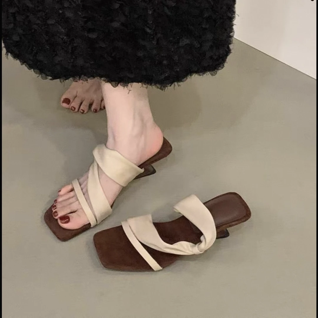 2025夏季新款时尚百搭气质复古小低跟方头露趾网红中古坡跟凉鞋