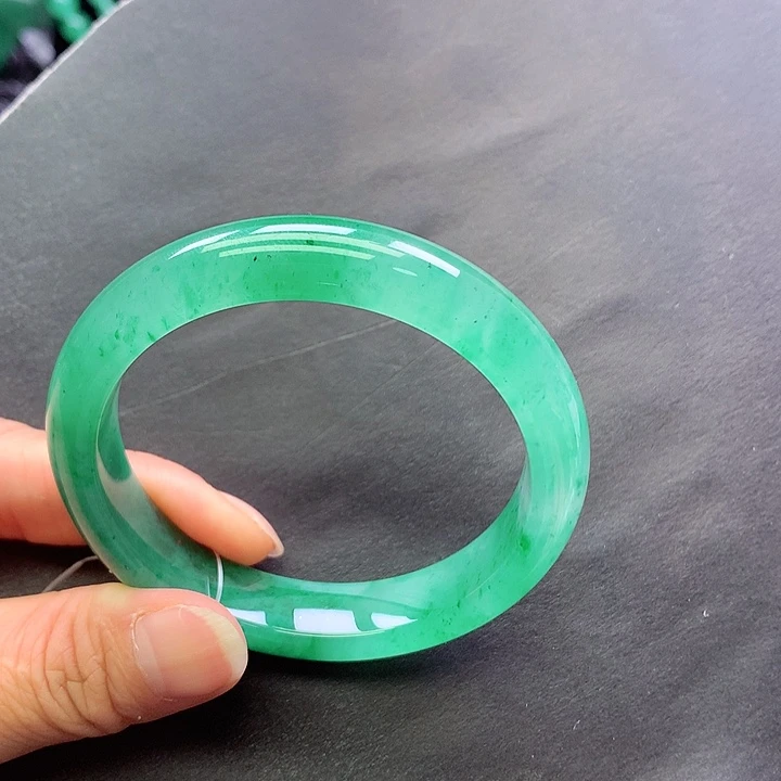 未镶嵌手镯石英质玉