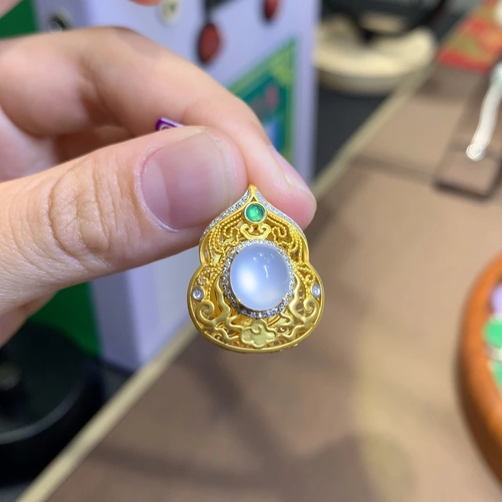 颈饰18K金镶嵌翡翠翡翠