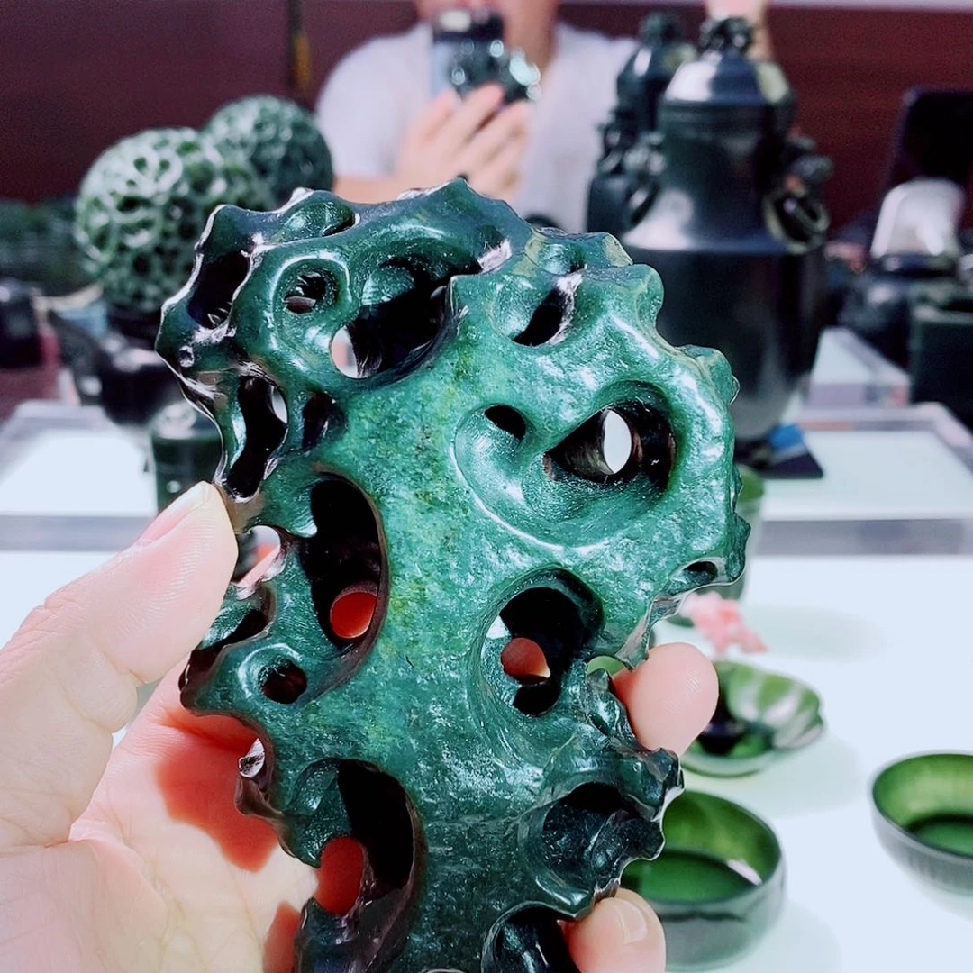 未镶嵌和田玉（青玉）摆件
