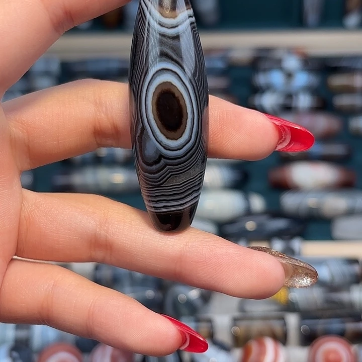 佳***佳玛瑙/玉髓合金珠宝奇石