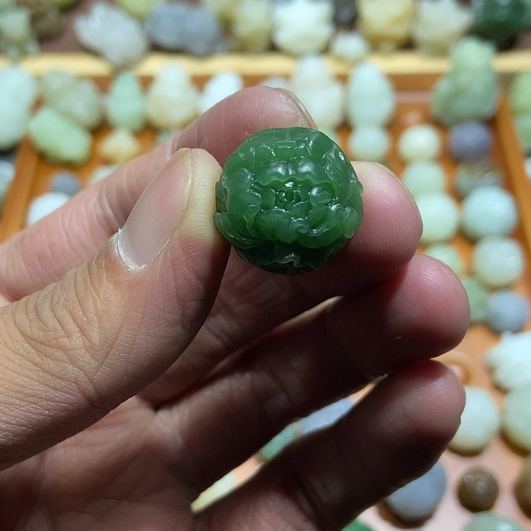 和田玉未镶嵌颈饰定制