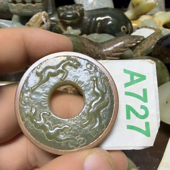 心***蕴和田玉未镶嵌颈饰