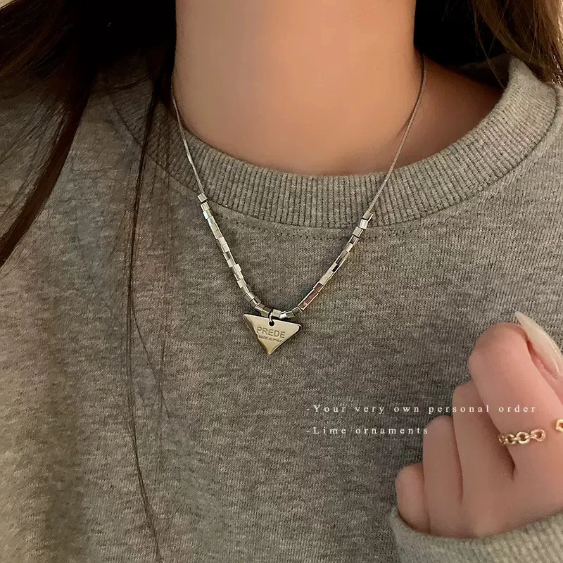 钛钢项链 X1321简约百搭款三角吊坠项链