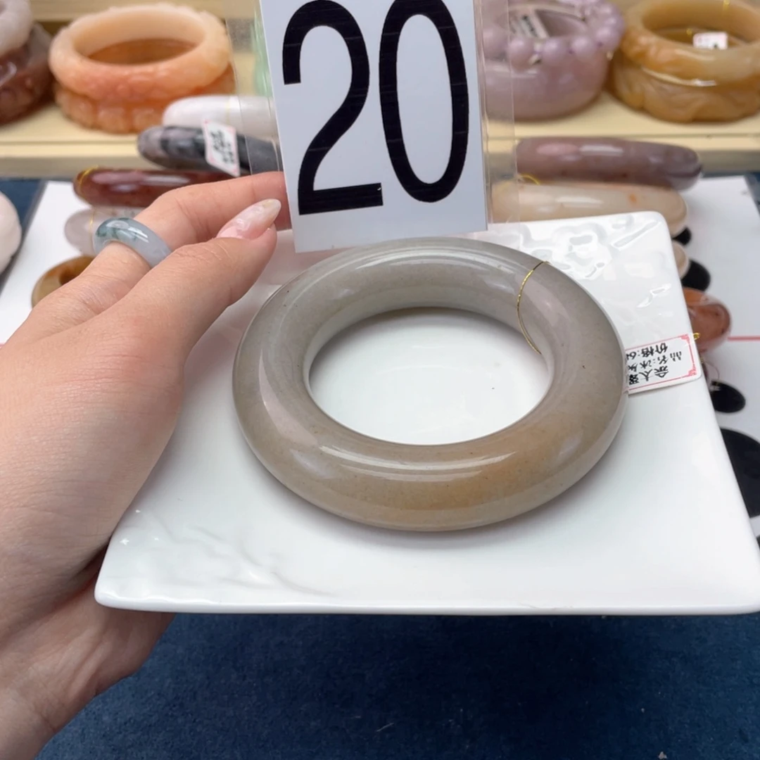 石英岩玉未镶嵌手镯