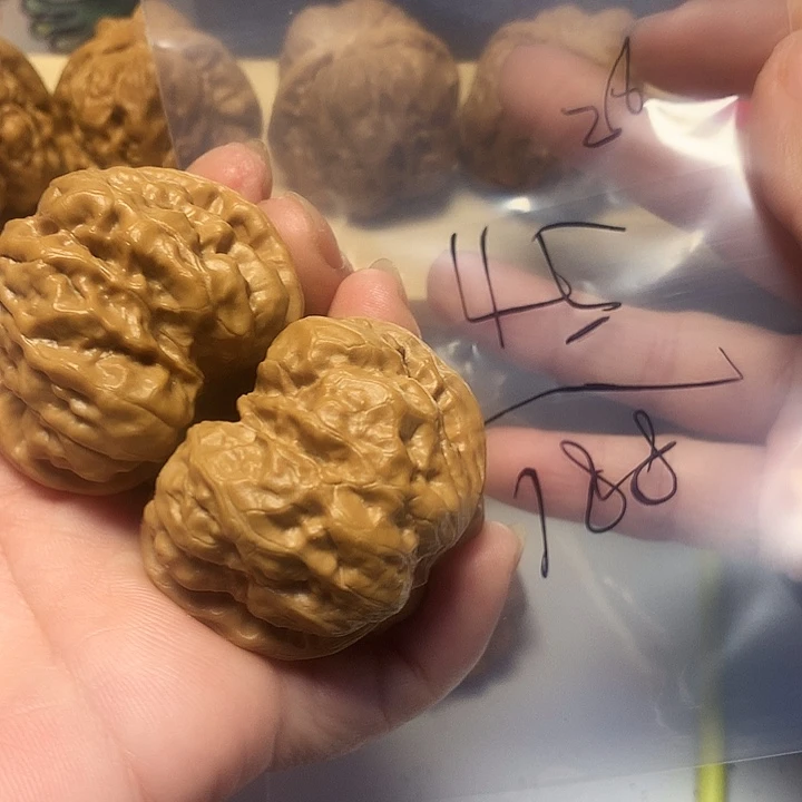 猴头核桃吊坠边45左右