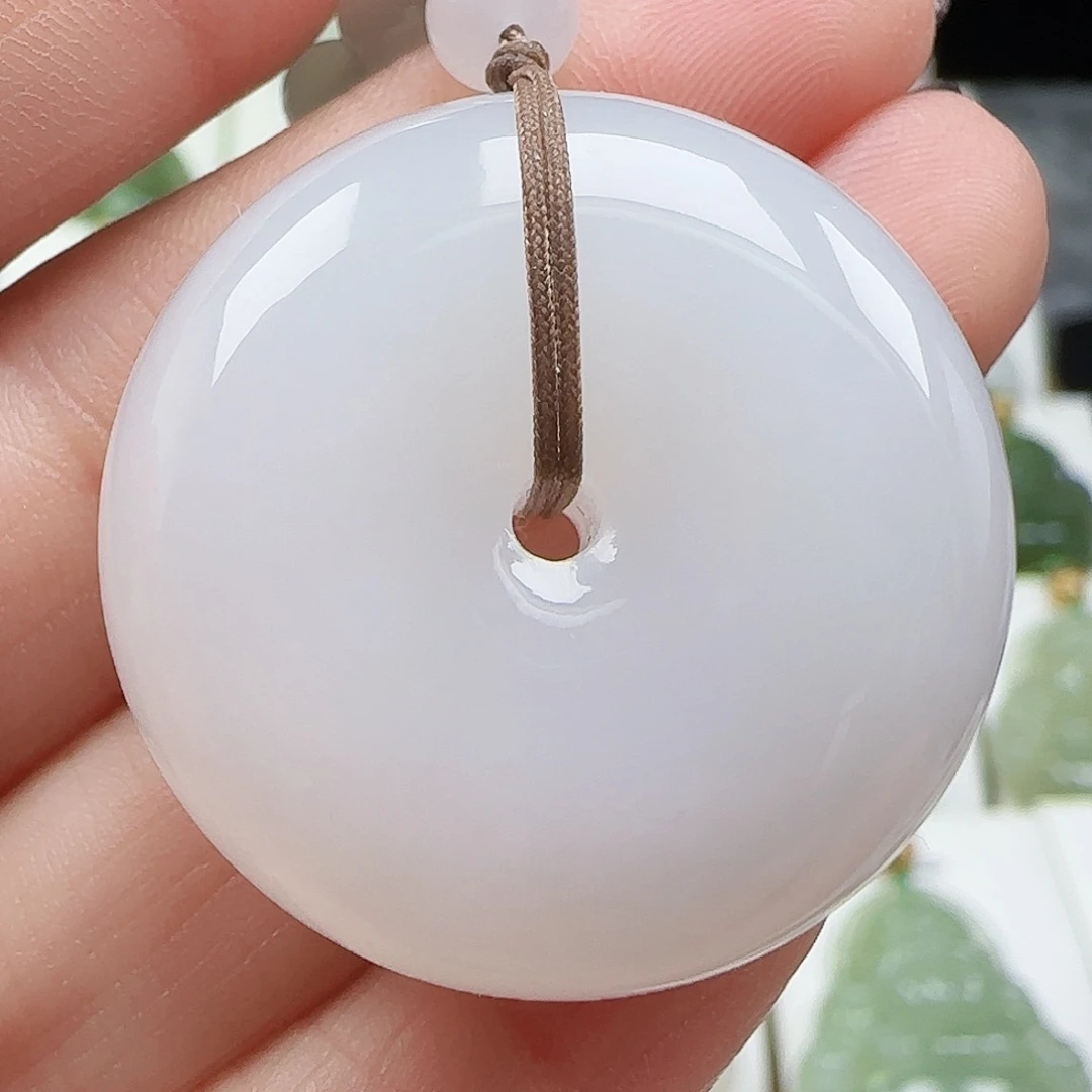 和田玉未镶嵌吊坠(赠链)