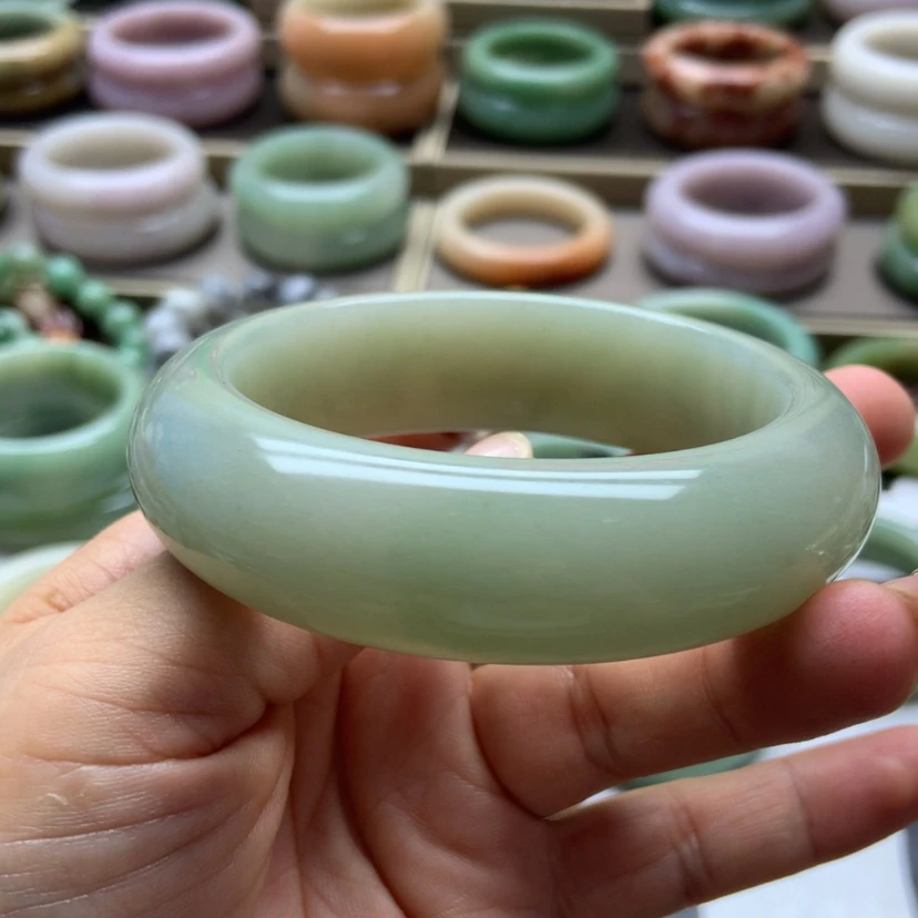 【闪购商品】石英质玉手镯未镶嵌妞*