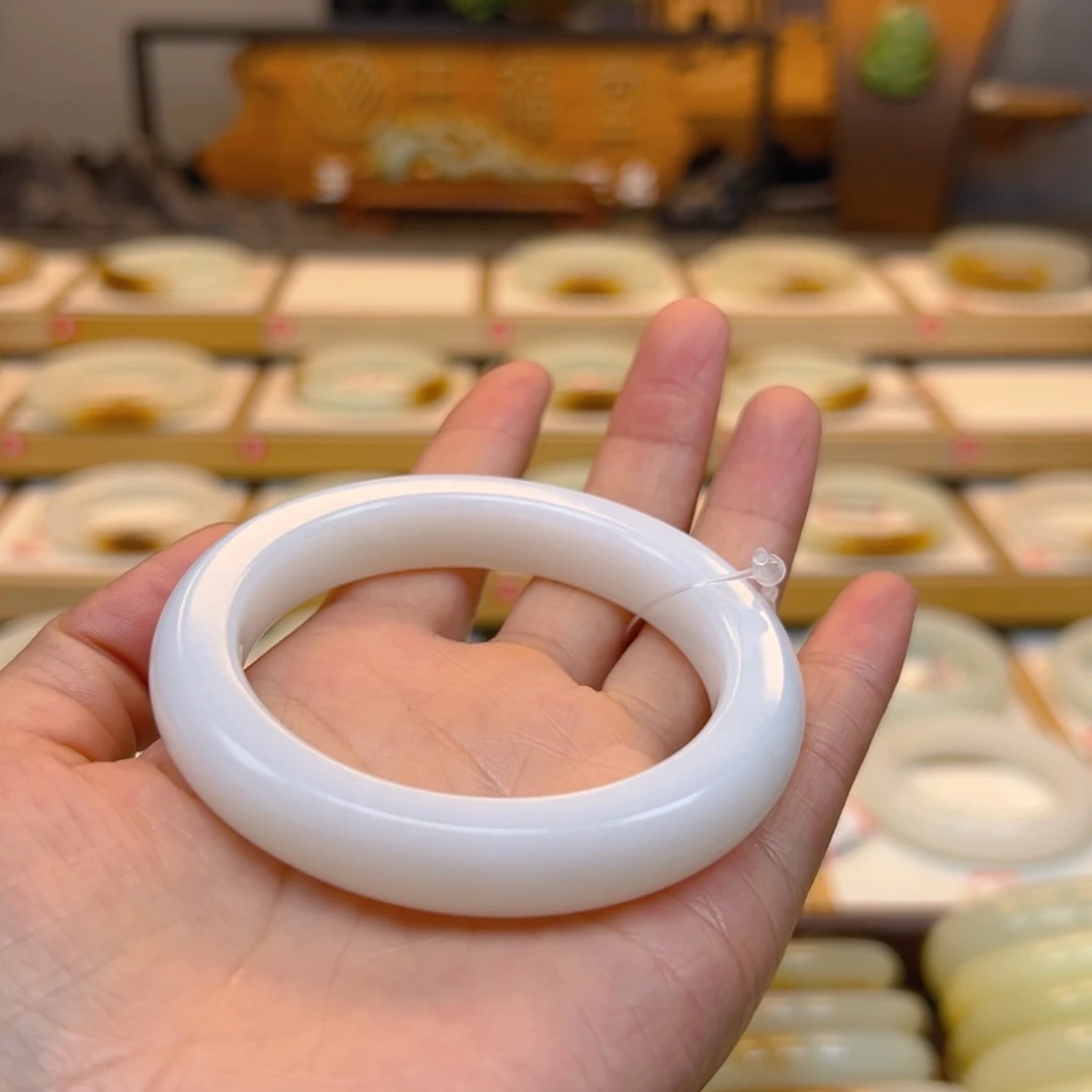 和田玉手镯未镶嵌2