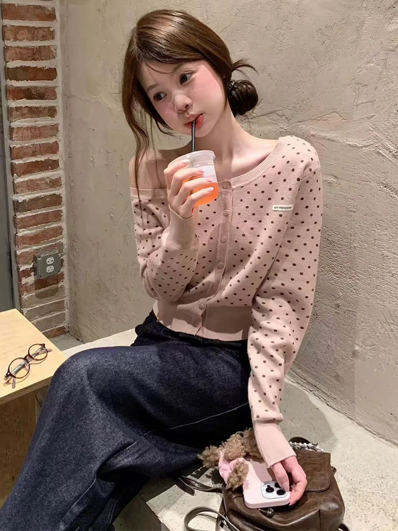 韩系粉色波点长袖斜肩针织开衫女早秋2025新款氛围感修身显瘦上衣