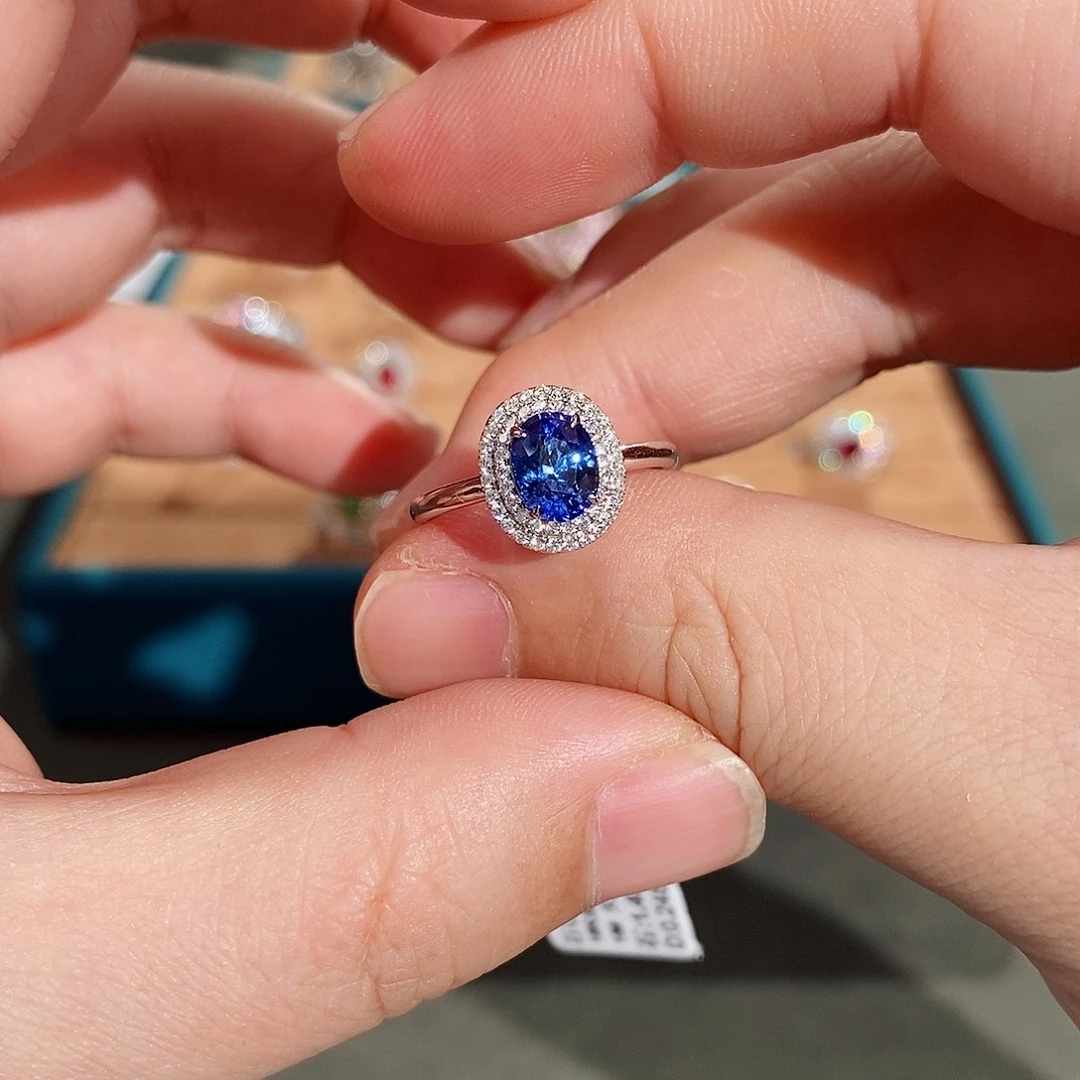 蓝宝石18K金镶嵌戒指吉尔德矢车菊VB1.49ct