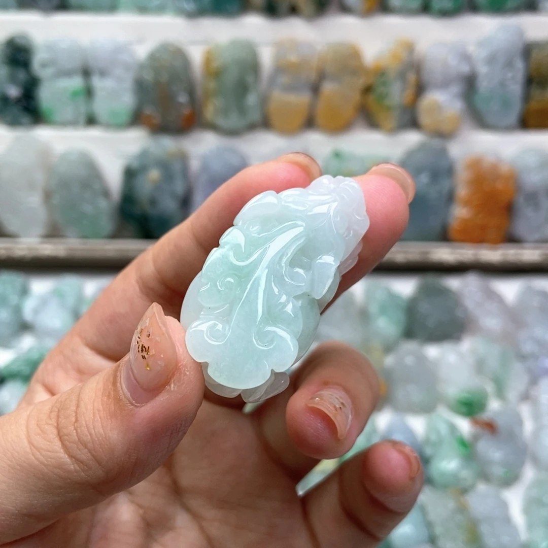 翡翠未镶嵌吊坠(赠链)