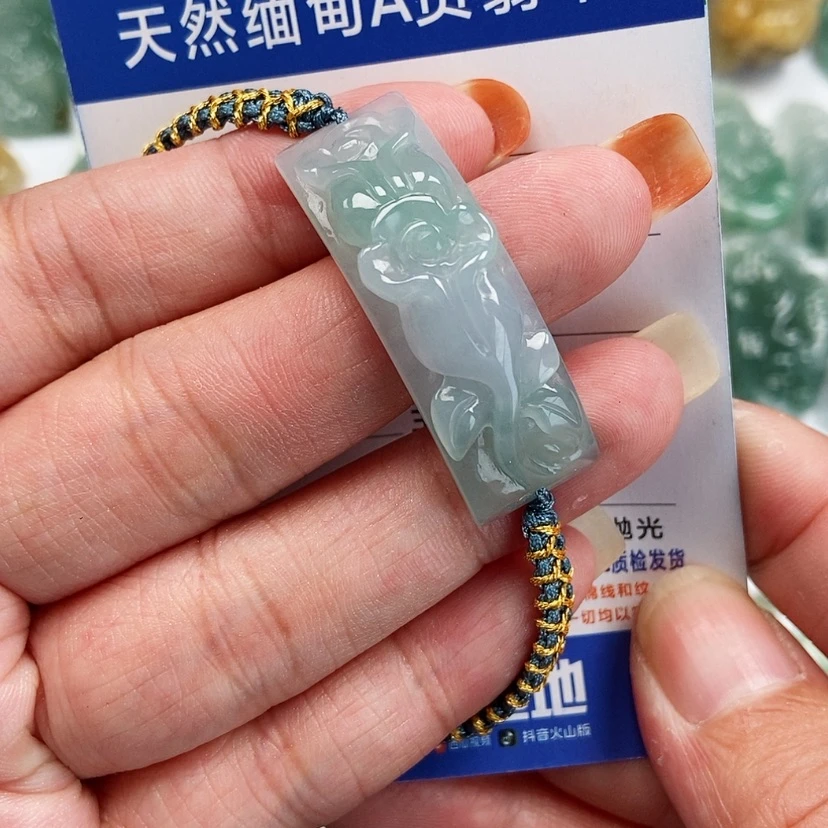 【闪购商品】翡翠颈饰未镶嵌玫瑰花手牌