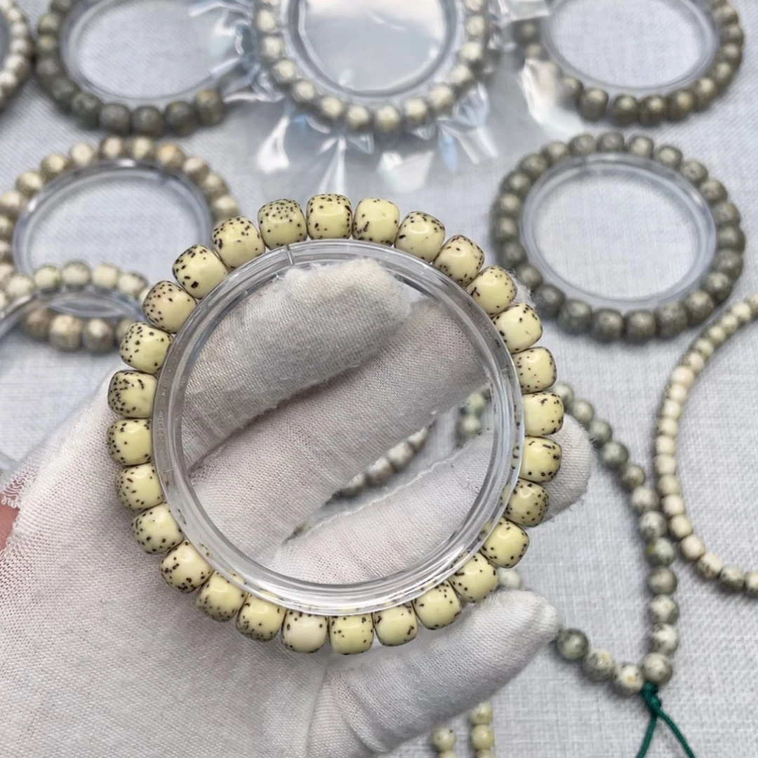 玉***汤星月菩提手串87瓷白河豚