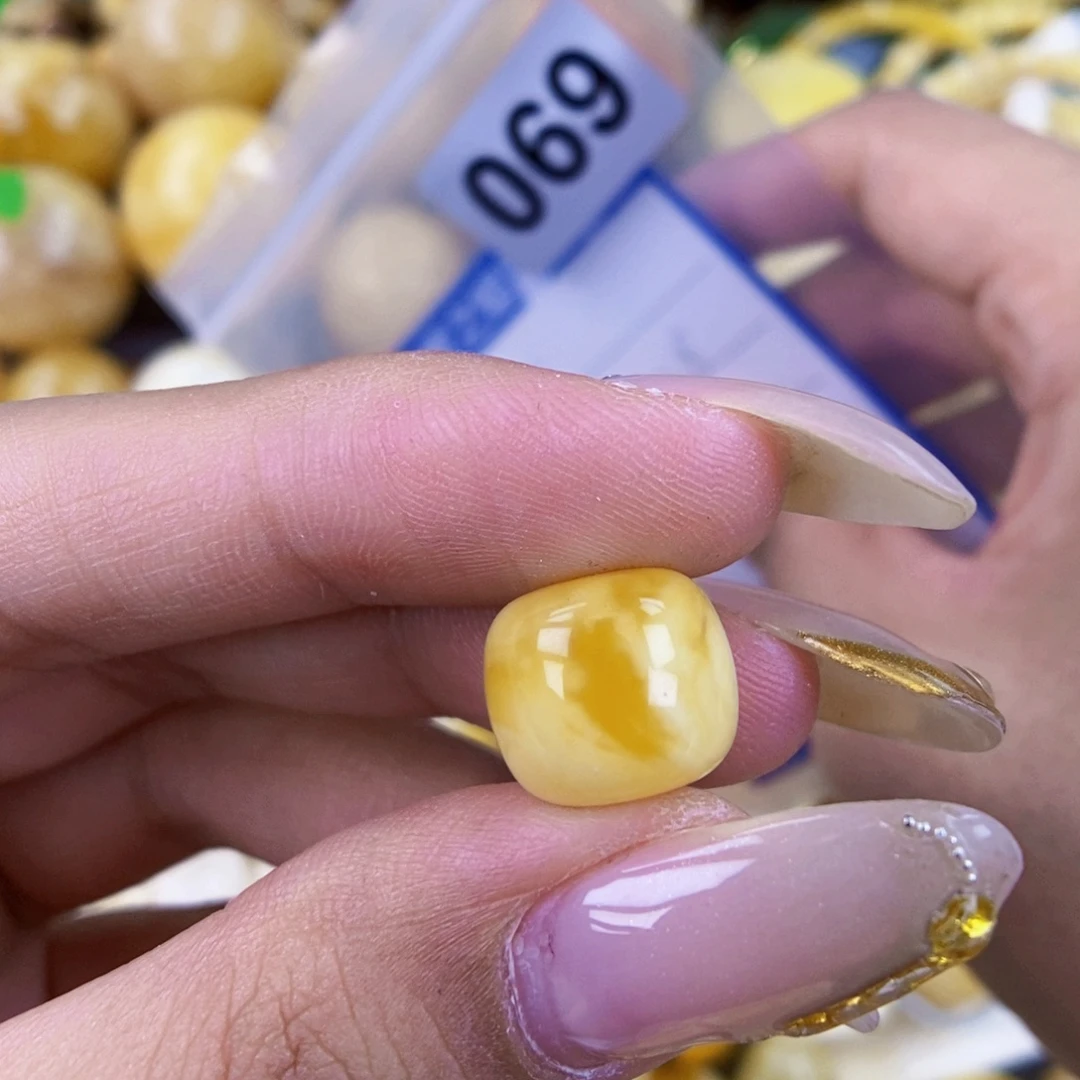 琥珀未镶嵌珠宝奇石12.3 一颗粉