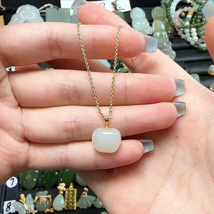 和田玉18K金镶嵌颈饰