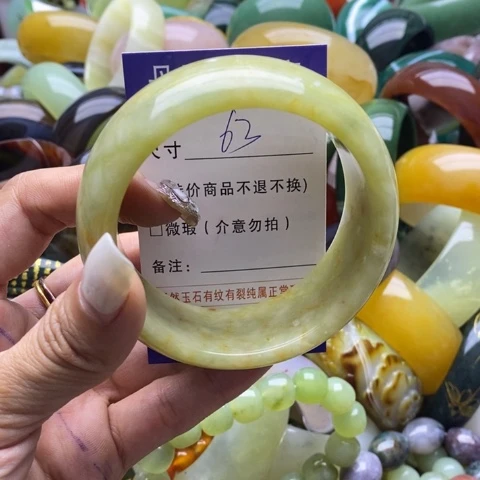 蛇纹石玉手镯未镶嵌