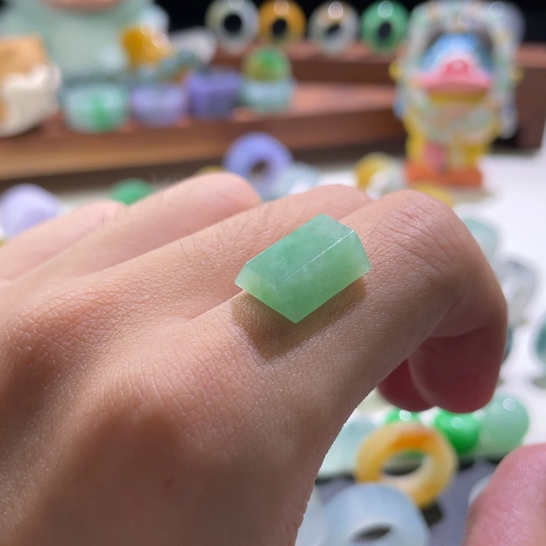 定制翡翠未镶嵌果绿