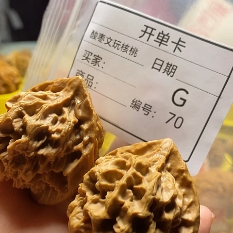 足***各桃核吊坠自产自销……