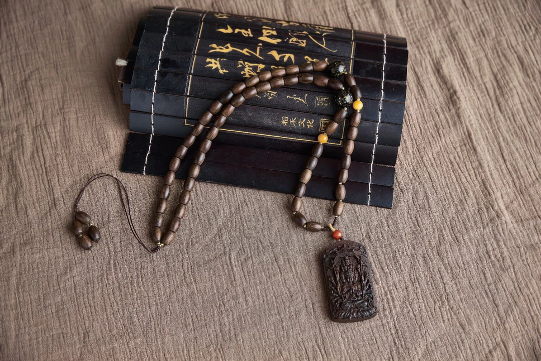 慈航 越南富森红土沉水级沉香项链+沉香木雕刻千手观音