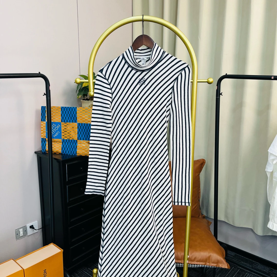 99新 LOEWE/罗意威 新款黑白条纹胸前logo长袖连衣裙 M码 99新