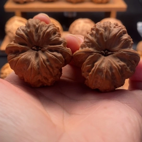 文玩核桃吊坠凹底
