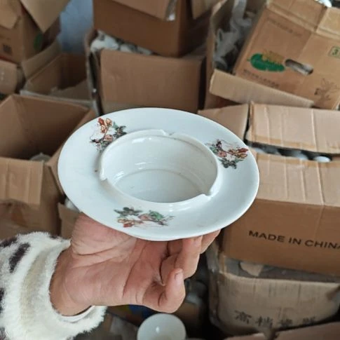 库存微瑕三打白骨精烟灰缸