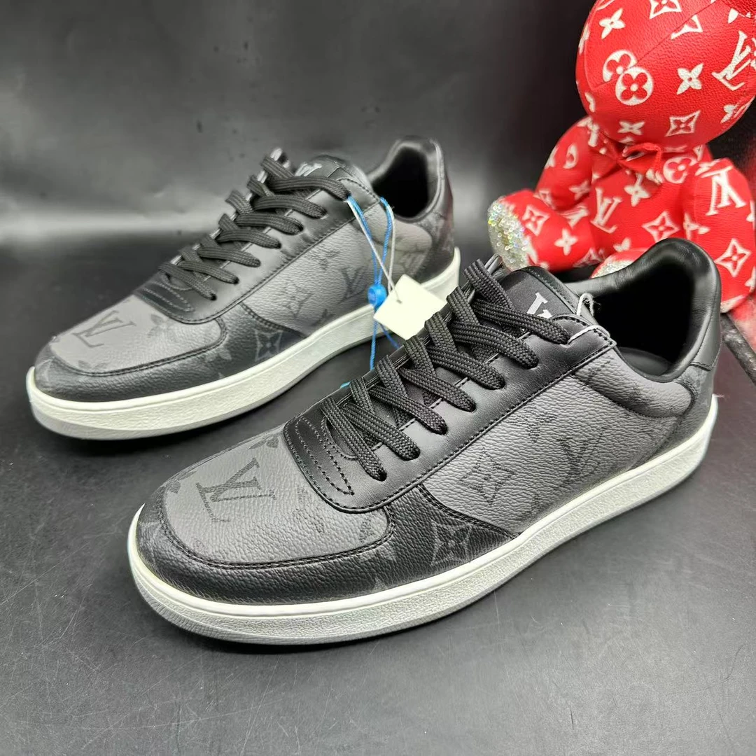 95新 LouisVuitton/路易威登 黑灰老花休闲时尚板鞋40欧码kke383