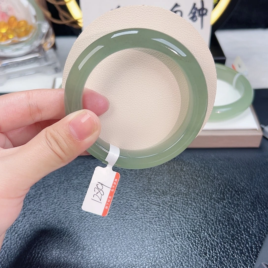东陵石未镶嵌手镯