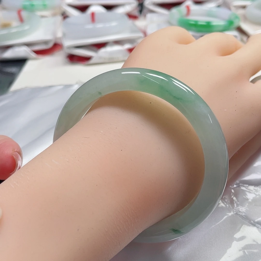 翡翠手镯（圆镯）未镶嵌缅甸翡翠手镯58圈