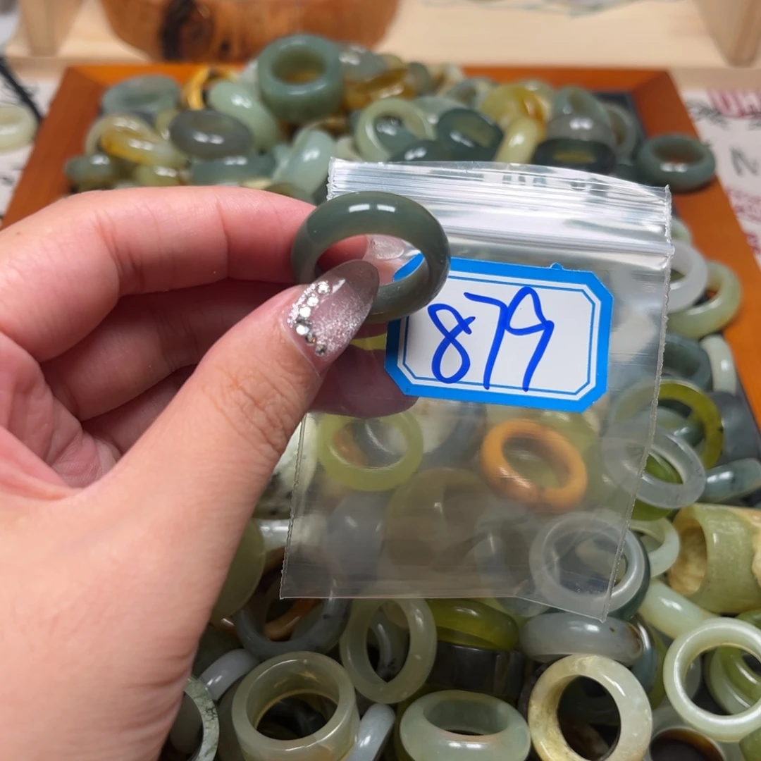 阳***芷蛇纹石玉未镶嵌珠宝奇石