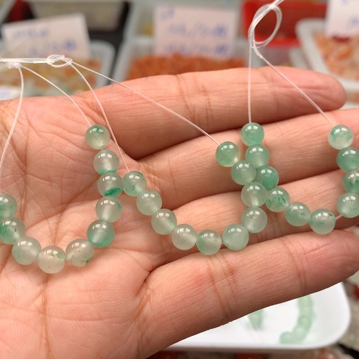 悦***r石英质玉未镶嵌颈饰