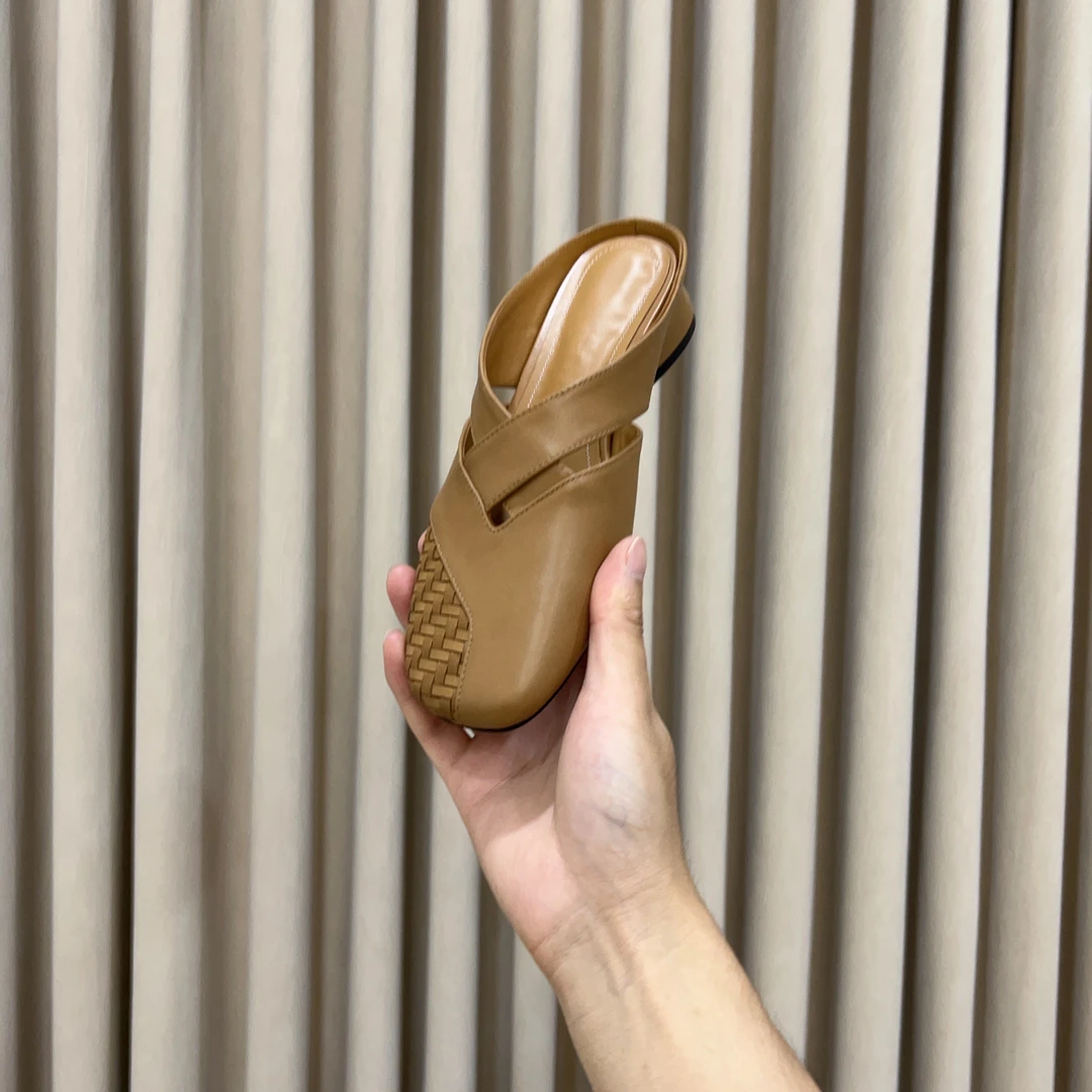 2025【胎牛版】夏季女士手工编织小众粗跟个性软底编织包头拖W7002