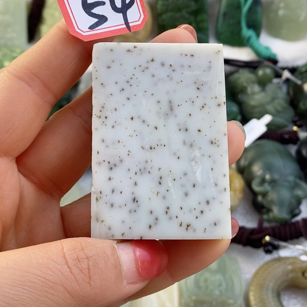 和田玉（糖玉）颈饰未镶嵌