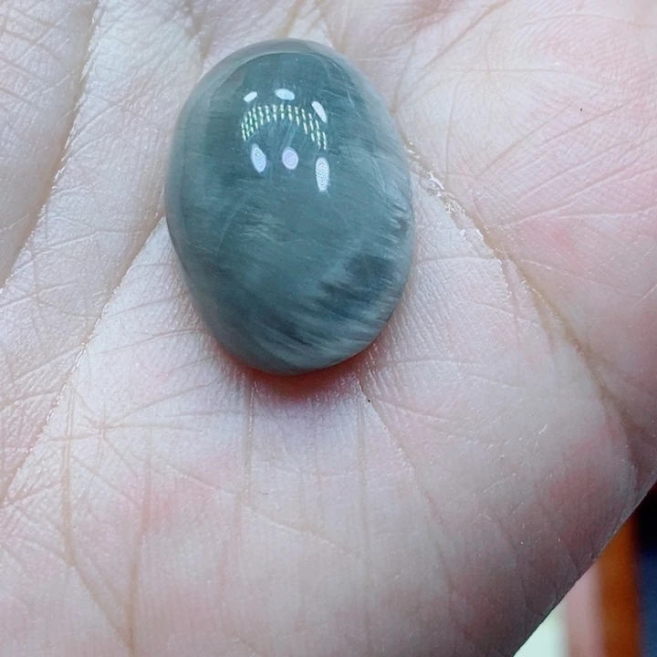 未镶嵌颈饰水晶吃****?水晶