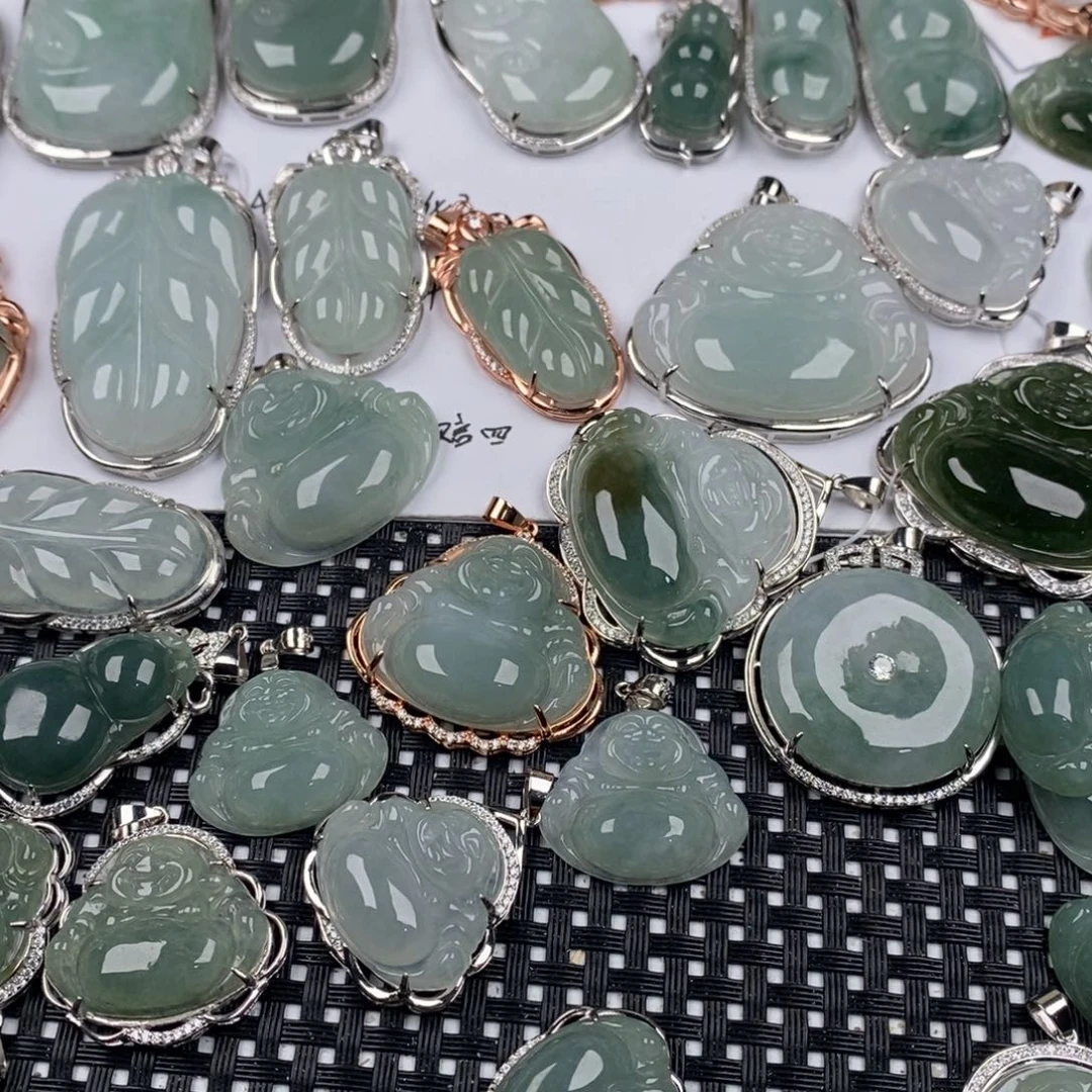 翡翠18K金镶嵌颈饰