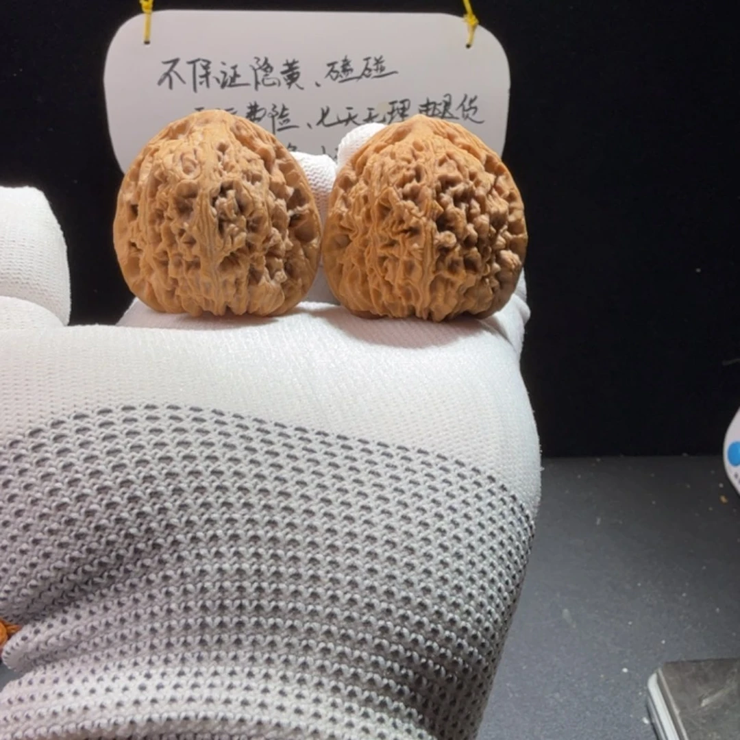 文玩核桃吊坠2号，43万字高三角，大克重
