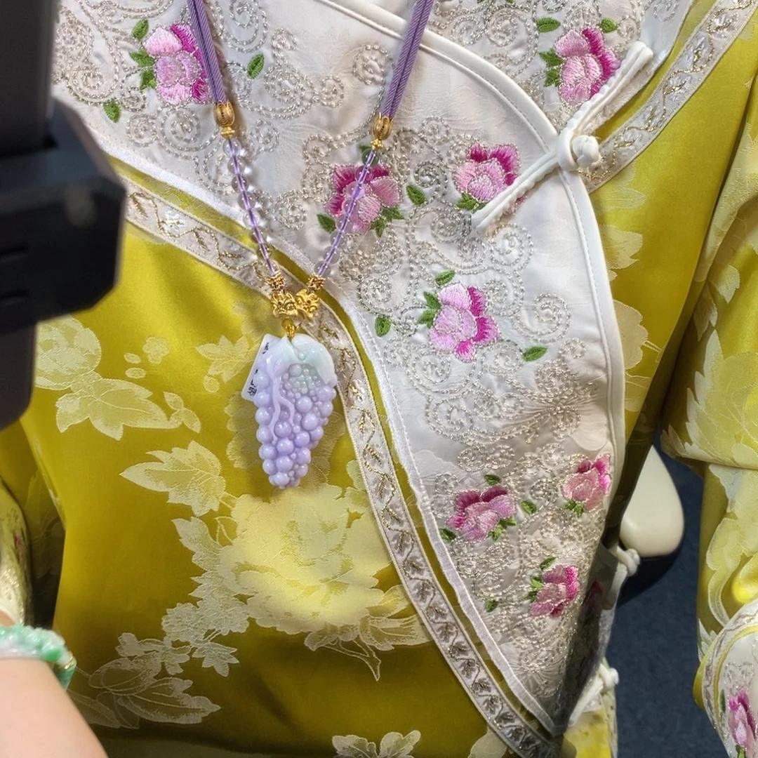 翡翠颈饰未镶嵌吊坠