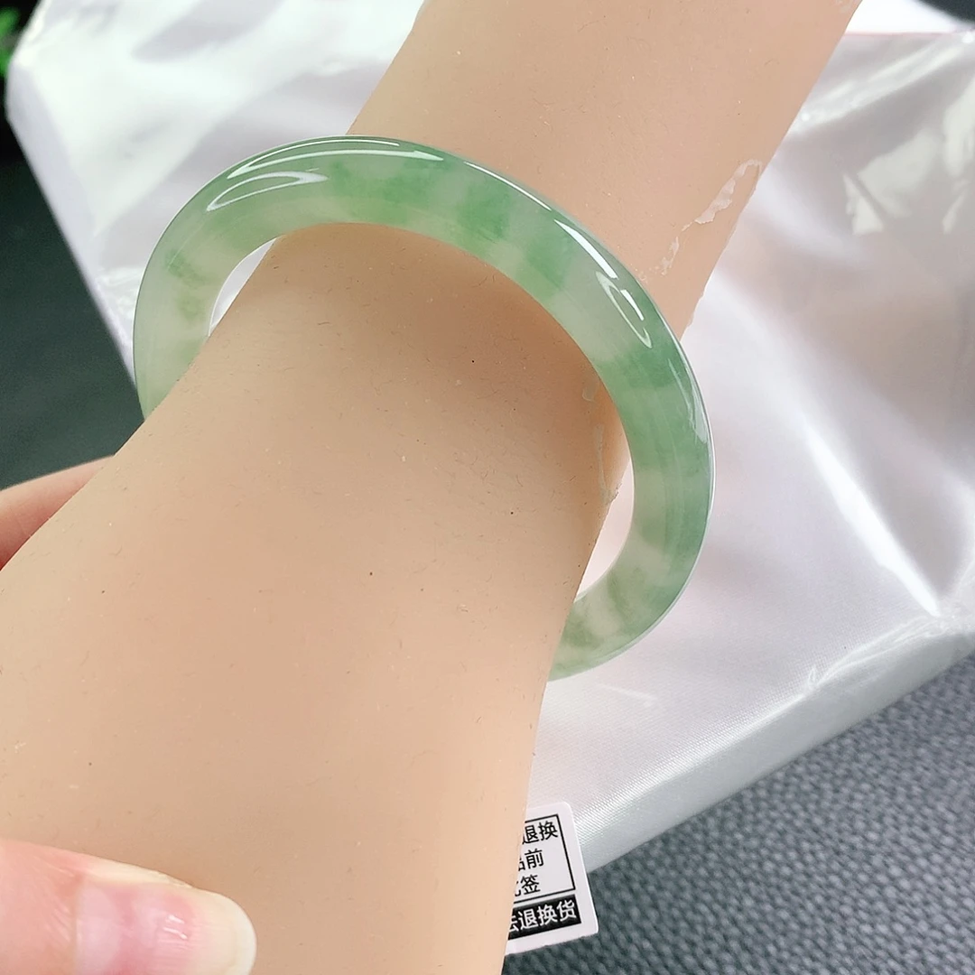 未镶嵌手镯翡翠52圈