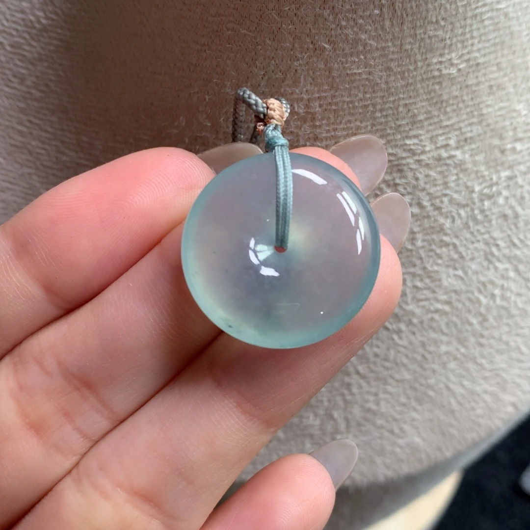 翡翠颈饰未镶嵌平安扣