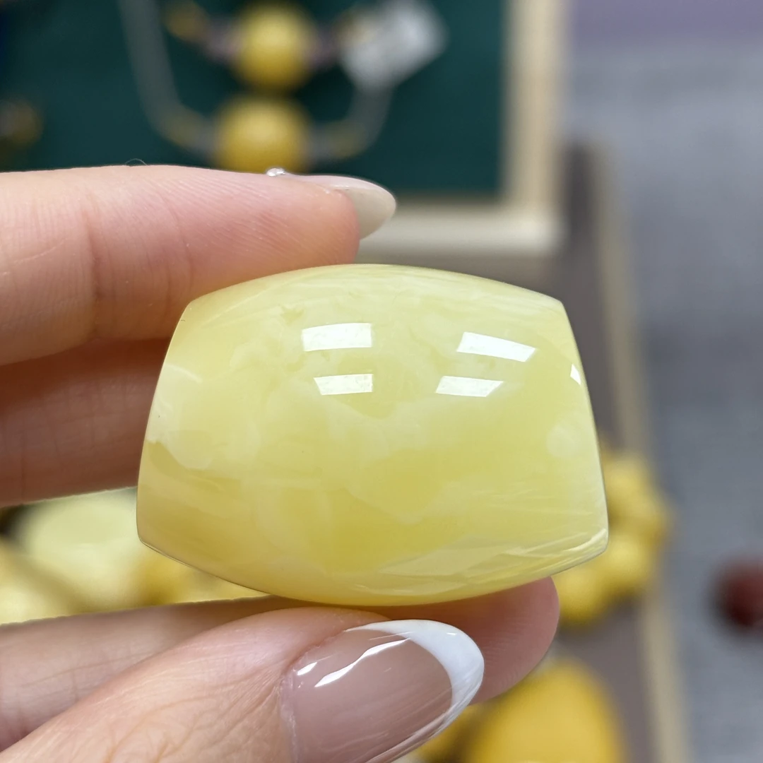 34.0*25.0*22.8mm 小妖珠宝天然原矿琥珀蜜蜡